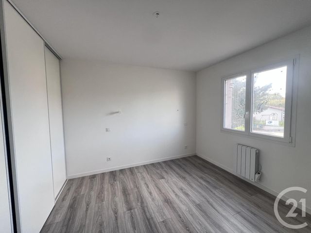 Appartement T4 à louer - 4 pièces - 110.0 m2 - LA CHAPELLE DE GUINCHAY - 71 - BOURGOGNE - Century 21 Coquillat Immobilier