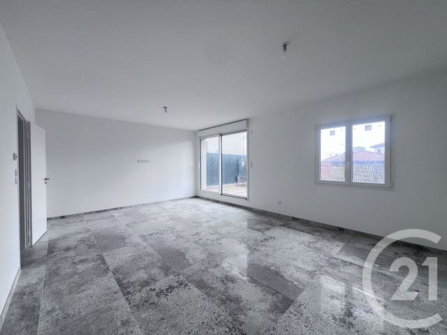 Appartement T4 à louer - 4 pièces - 117.0 m2 - LA CHAPELLE DE GUINCHAY - 71 - BOURGOGNE - Century 21 Coquillat Immobilier