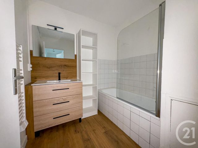 Appartement F3 à louer - 3 pièces - 63.0 m2 - VILLIE MORGON - 69 - RHONE-ALPES - Century 21 Coquillat Immobilier