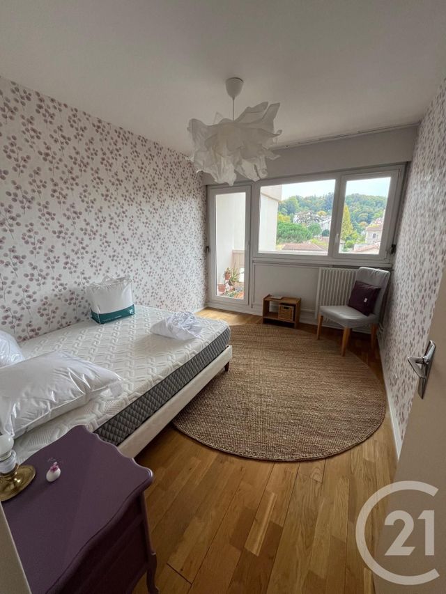 Afficher la photo en grand Appartement F2 à louer - 2 pièces - 59.0 m2 - CALUIRE ET CUIRE - 69 - RHONE-ALPES - Century 21 Coquillat Immobilier