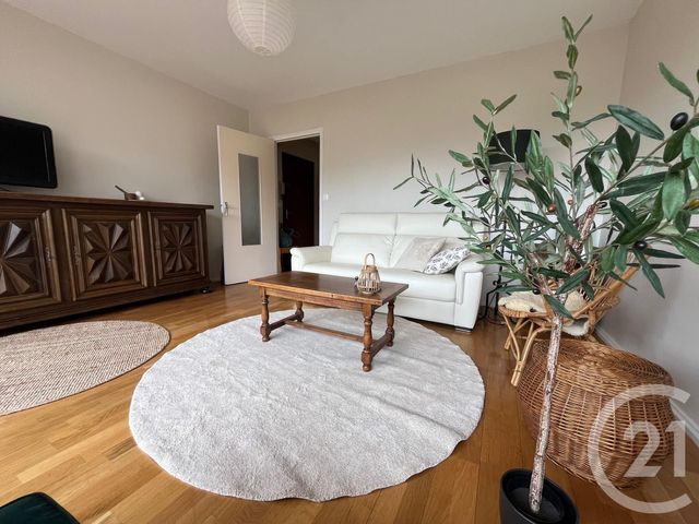 Afficher la photo en grand Appartement F2 à louer - 2 pièces - 59.0 m2 - CALUIRE ET CUIRE - 69 - RHONE-ALPES - Century 21 Coquillat Immobilier