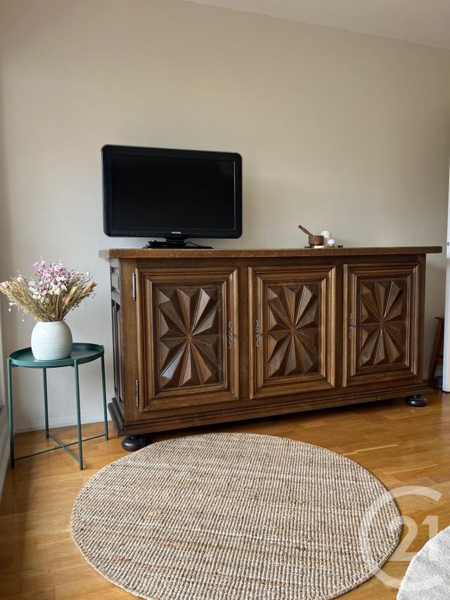 Afficher la photo en grand Appartement F2 à louer - 2 pièces - 59.0 m2 - CALUIRE ET CUIRE - 69 - RHONE-ALPES - Century 21 Coquillat Immobilier