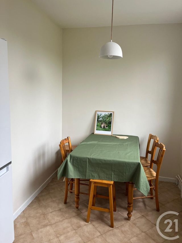 Afficher la photo en grand Appartement F2 à louer - 2 pièces - 59.0 m2 - CALUIRE ET CUIRE - 69 - RHONE-ALPES - Century 21 Coquillat Immobilier