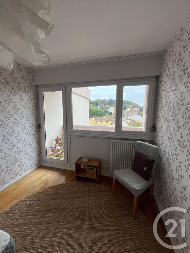 Afficher la photo en grand Appartement F2 à louer - 2 pièces - 59.0 m2 - CALUIRE ET CUIRE - 69 - RHONE-ALPES - Century 21 Coquillat Immobilier