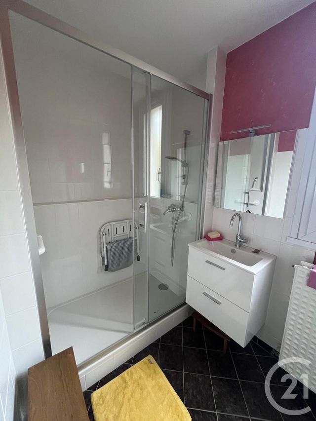 Afficher la photo en grand Appartement F2 à louer - 2 pièces - 59.0 m2 - CALUIRE ET CUIRE - 69 - RHONE-ALPES - Century 21 Coquillat Immobilier