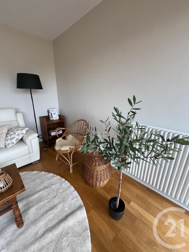 Afficher la photo en grand Appartement F2 à louer - 2 pièces - 59.0 m2 - CALUIRE ET CUIRE - 69 - RHONE-ALPES - Century 21 Coquillat Immobilier