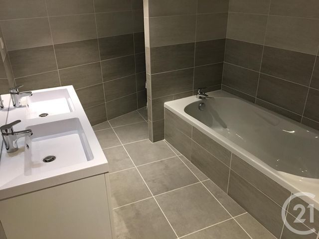 Appartement T4 à louer - 4 pièces - 75.55 m2 - MONTMERLE SUR SAONE - 01 - RHONE-ALPES - Century 21 Coquillat Immobilier