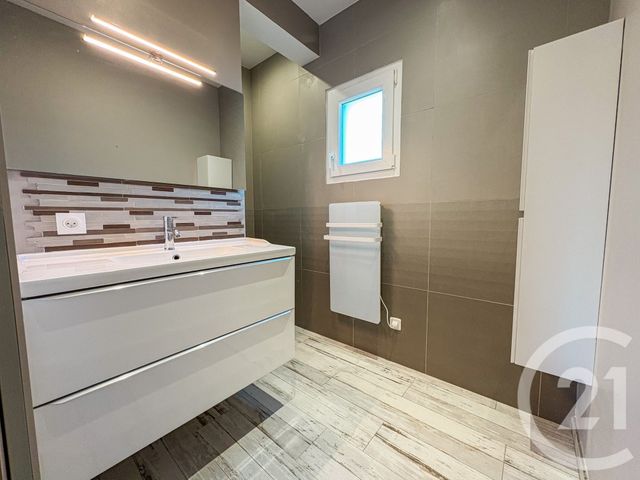 maison à vendre - 5 pièces - 139.25 m2 - LA CHAPELLE DE GUINCHAY - 71 - BOURGOGNE - Century 21 Coquillat Immobilier