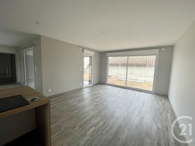 maison à louer - 5 pièces - 134.0 m2 - LA CHAPELLE DE GUINCHAY - 71 - BOURGOGNE - Century 21 Coquillat Immobilier