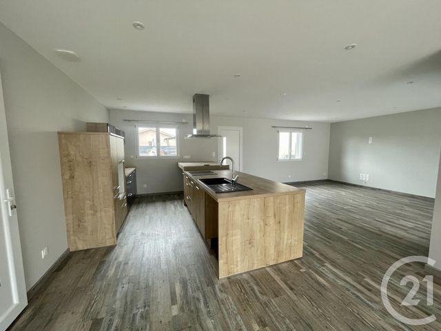 maison à louer - 5 pièces - 134.0 m2 - LA CHAPELLE DE GUINCHAY - 71 - BOURGOGNE - Century 21 Coquillat Immobilier