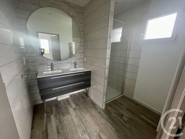 maison à louer - 5 pièces - 134.0 m2 - LA CHAPELLE DE GUINCHAY - 71 - BOURGOGNE - Century 21 Coquillat Immobilier