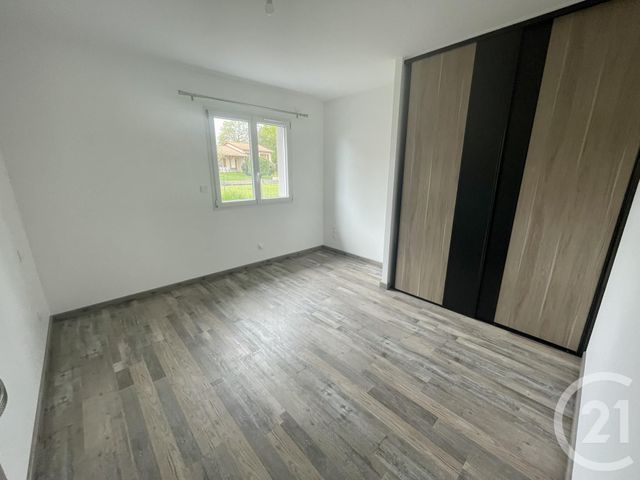 maison à louer - 5 pièces - 134.0 m2 - LA CHAPELLE DE GUINCHAY - 71 - BOURGOGNE - Century 21 Coquillat Immobilier