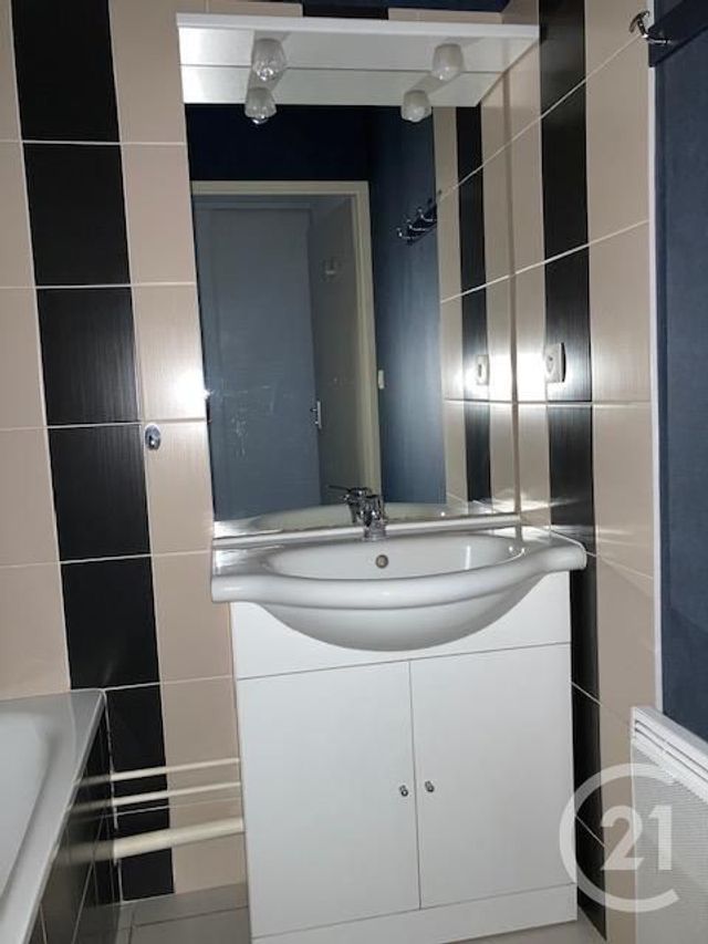 Appartement F3 à louer - 3 pièces - 62.54 m2 - BELLEVILLE - 69 - RHONE-ALPES - Century 21 Coquillat Immobilier