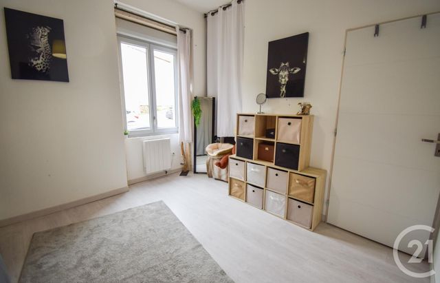 Appartement T3 à vendre - 4 pièces - 71.24 m2 - ST ETIENNE DES OULLIERES - 69 - RHONE-ALPES - Century 21 Coquillat Immobilier