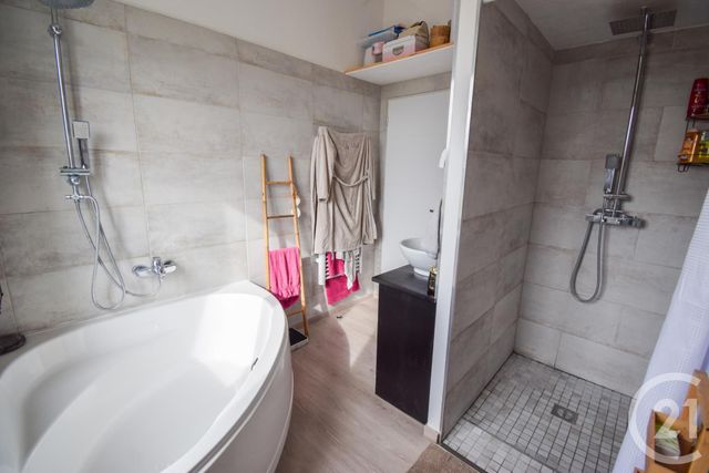 Appartement T3 à vendre - 4 pièces - 71.24 m2 - ST ETIENNE DES OULLIERES - 69 - RHONE-ALPES - Century 21 Coquillat Immobilier