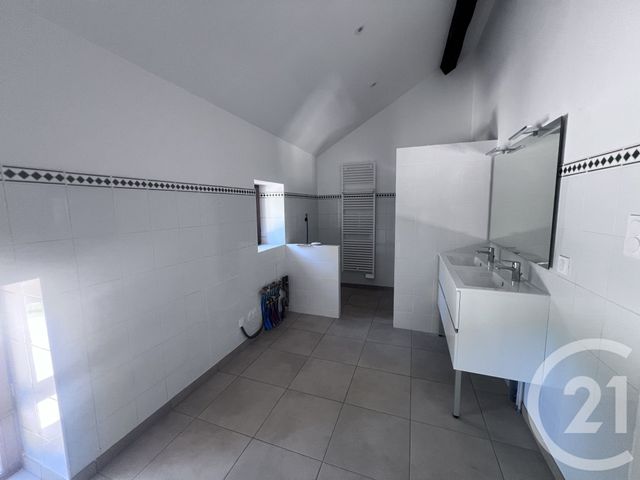 maison à louer - 4 pièces - 108.0 m2 - LA CHAPELLE DE GUINCHAY - 71 - BOURGOGNE - Century 21 Coquillat Immobilier