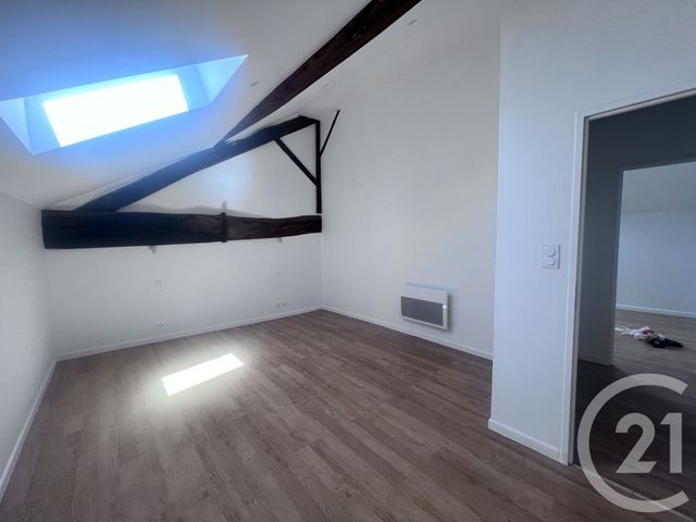 maison à louer - 4 pièces - 108.0 m2 - LA CHAPELLE DE GUINCHAY - 71 - BOURGOGNE - Century 21 Coquillat Immobilier