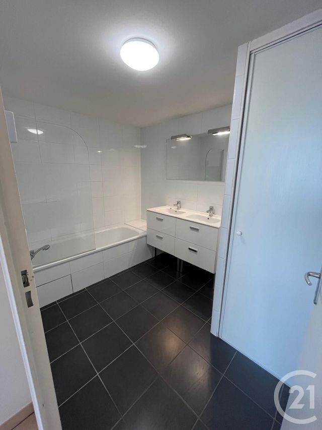 Appartement F4 à louer - 4 pièces - 81.61 m2 - VILLEFRANCHE SUR SAONE - 69 - RHONE-ALPES - Century 21 Coquillat Immobilier